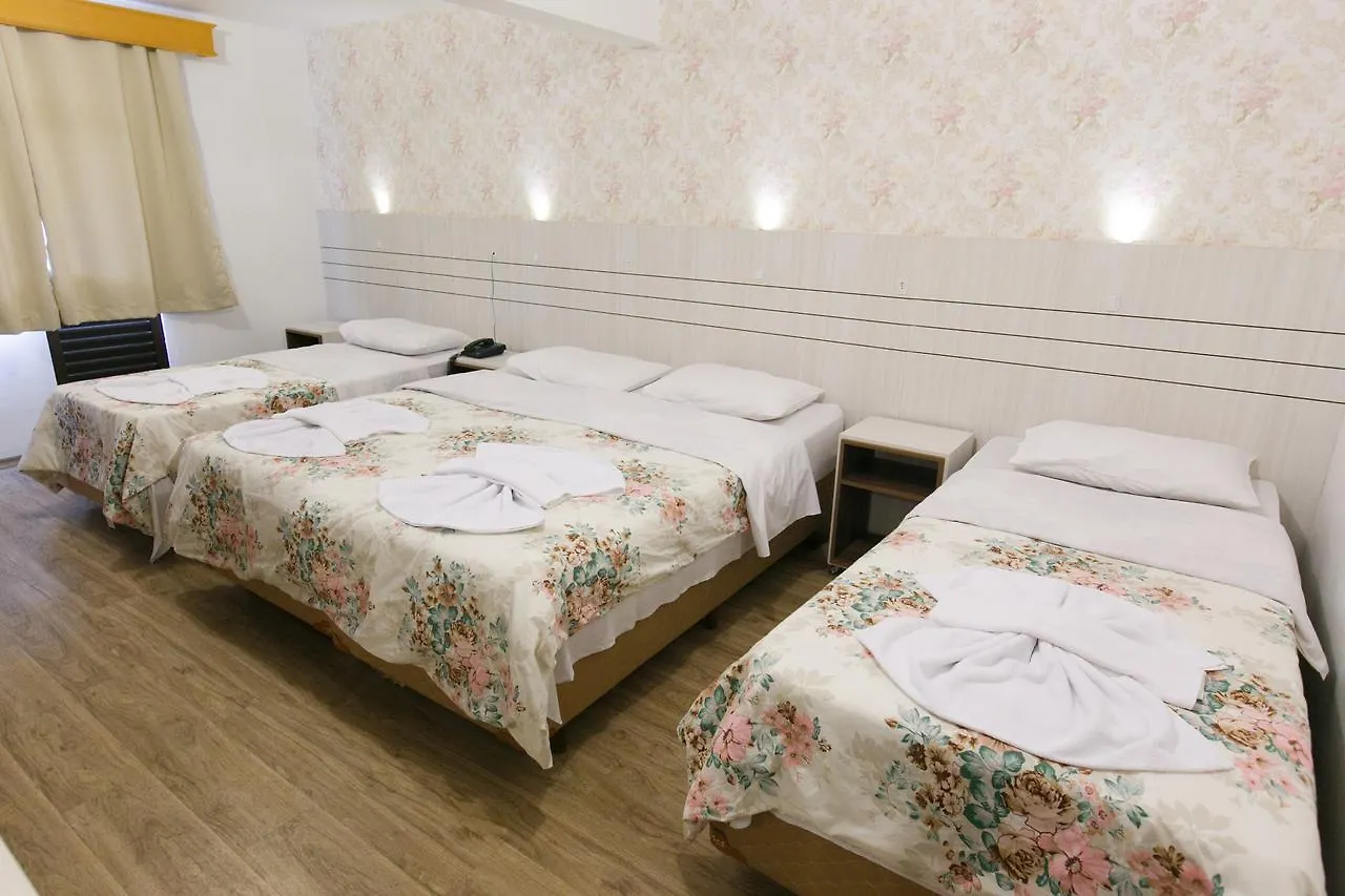 Hotel 13 Linden Treze Tílias